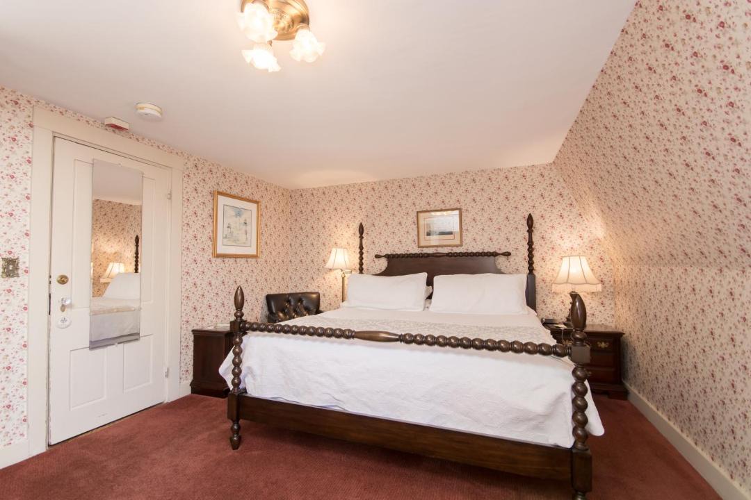 Photo of Bedroom in Top of the Hill