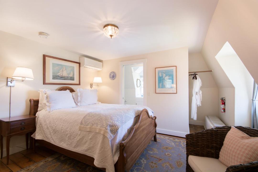 Photo of Bedroom in Top of the Hill