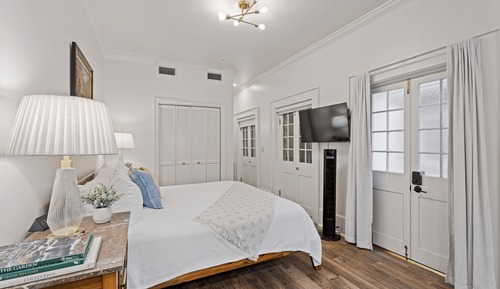 Suite, 1 King Bed, Kitchen, Ground Floor