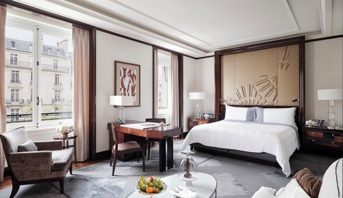Junior Room, 1 King Bed