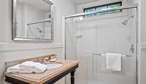 Signature Single Room, 1 King Bed, Fireplace, Garden Area