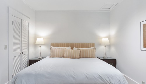 Superior Cottage, 1 King Bed, Jetted Tub, Garden Area