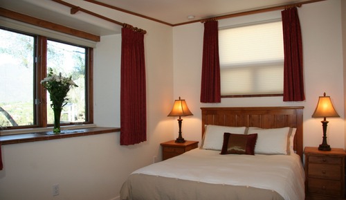 Room, 1 Queen Bed (Oak Room; No Television)