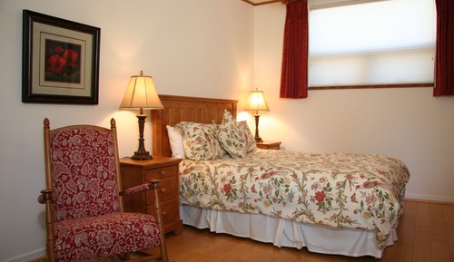 Room, 1 Queen Bed (Eucalyptus Room; No Television)