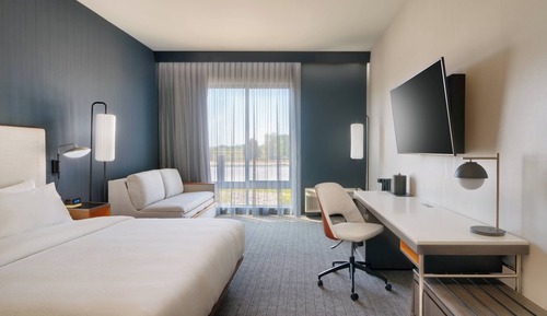 Suite, 1 Bedroom, Hearing Accessible (Roll-in Shower)