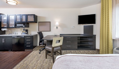 Studio Suite, 1 Queen Bed (Full Kitchen)