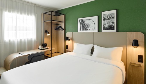 Standard Room, 1 Queen Bed