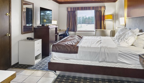 1 Deluxe King Kitchenette
