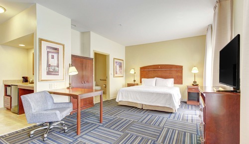 Suite, 1 King Bed, Accessible, Non Smoking