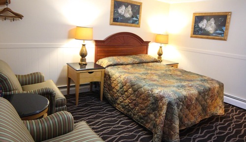 One queen bed non smoking