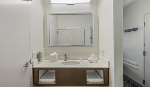 Room, 2 Queen Beds, Refrigerator & Microwave, Marina View (First Floor)