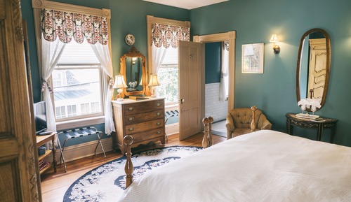 Premium Room, 1 King Bed, Jetted Tub