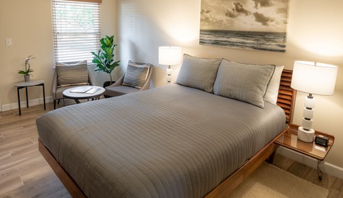 Studio, 1 Queen Bed, (2)