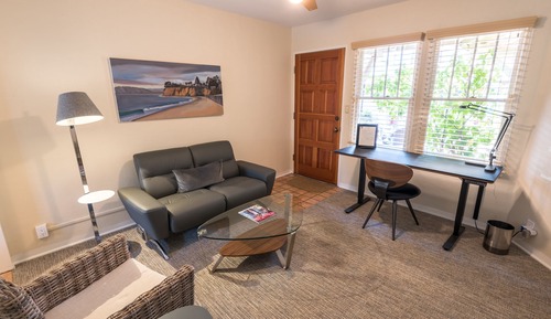 Deluxe Studio, 1 Queen Bed, Kitchen (8)