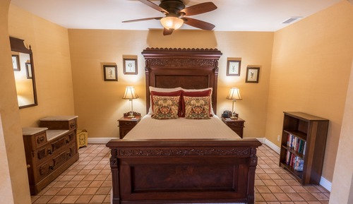 Studio, 1 Queen Bed, Kitchen (5)