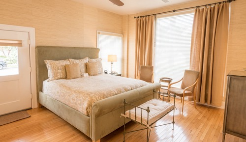 Deluxe King Studio with Kitchen (118A)