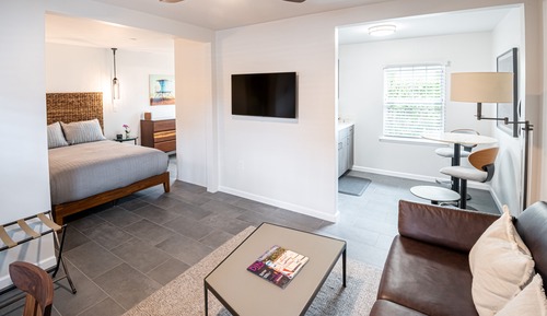 Studio, 1 Queen Bed (4)