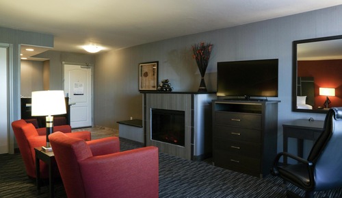 One king studio fireplace nonsmoking