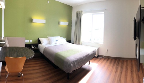 Standard Room, 1 Queen Bed, Non Smoking, Refrigerator & Microwave