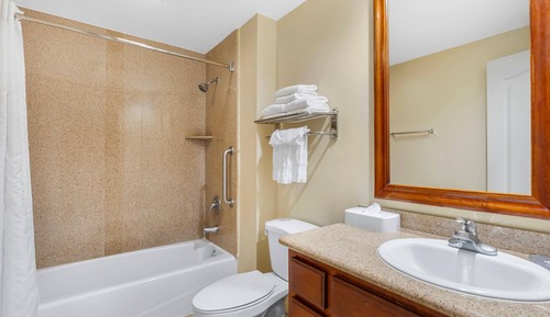 Deluxe Room, 2 Queen Beds, Pool View