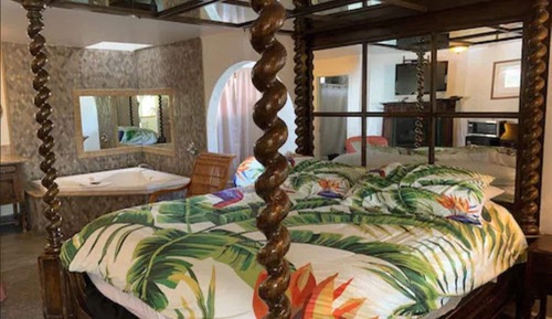 Suite, 1 King Bed and 1 Queen Bed