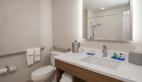 Standard Room, 2 Queen Beds, Accessible (Comm, Mobil, Access Tub)