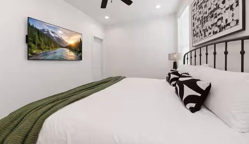 Luxury Townhome, Pets Not Allowed