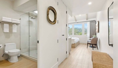 Executive Apartment, 1 King Bed, Kitchenette, Mountain View