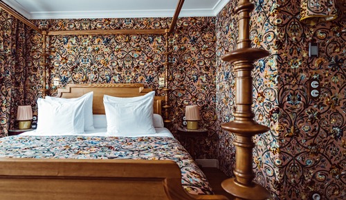 Parisian room