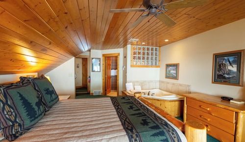 Log Home Lakeside Suite