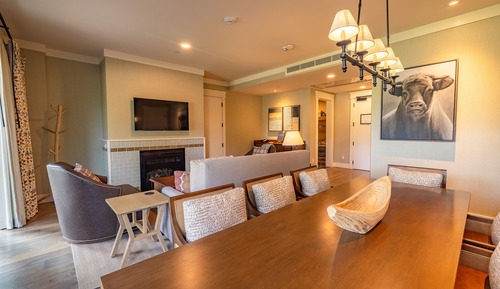 Executive Suite, 1 King Bed with Sofa bed, Golf View, Executive Level