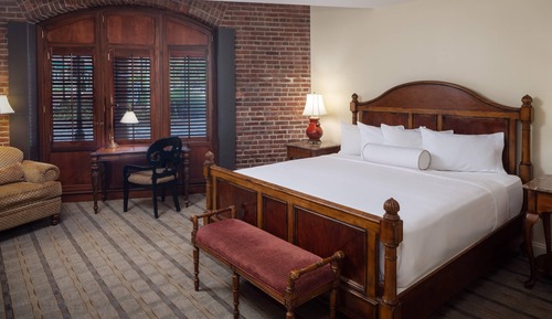 1 King Bed