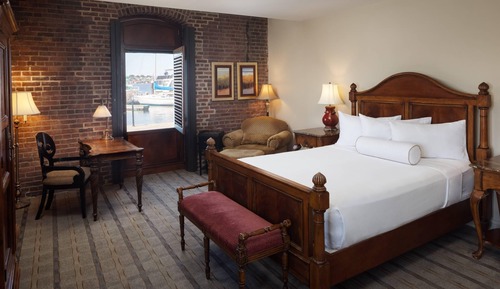 1 Queen Bed, Harbor View