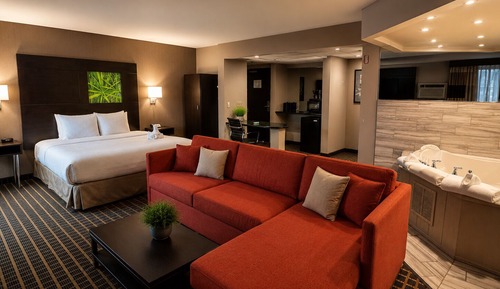 Luxury Suite, 1 King Bed, Non Smoking (Jacuzzi)