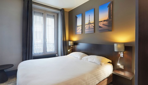 Two Rooms next to each other (adjacent)