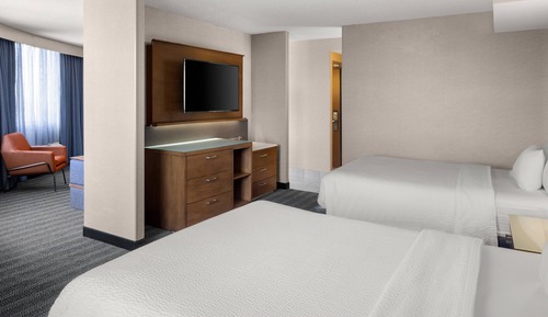 Suite, 1 Bedroom, Hearing Accessible (Roll-in Shower)