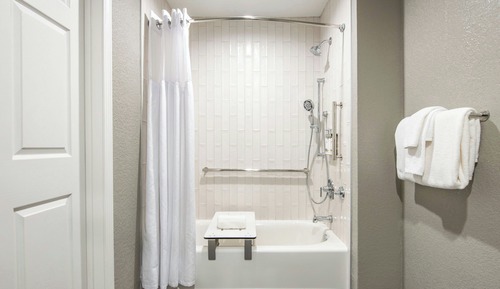 Studio, 1 King Bed, Accessible Bathtub, Golf View (Kitchen, Mobility)