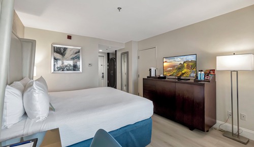 Deluxe Room, 1 King Bed, Balcony, Ocean View
