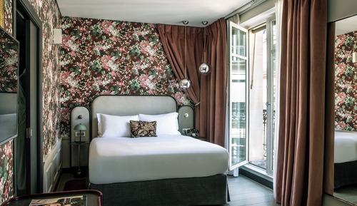 Standard Room, 1 Queen Bed with Sofa bed (Walk in Shower)