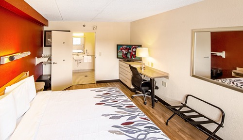 Business Room, 1 King Bed, Accessible (Smoke Free)