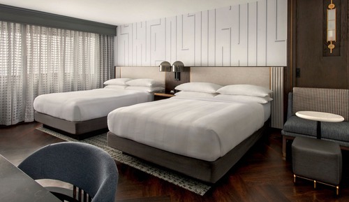 Room, 2 Queen Beds, River View (Mobility/Hearing Access, Roll-in Shwr)