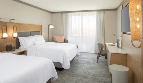 Room, 2 Queen Beds, Pool View