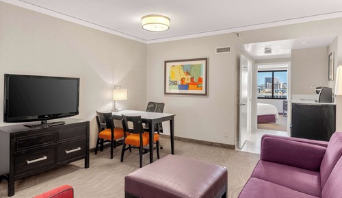 Suite, 1 King Bed, City View