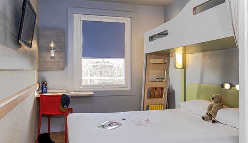 Standard Queen Room with Bunk Bed