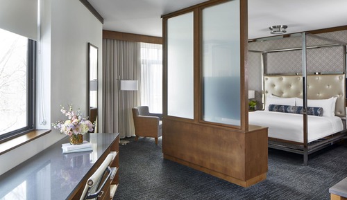 Junior Suite, 1 King Bed, Mobility Accessible