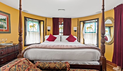 Luxury Suite, 1 King Bed, Hot Tub, Garden View