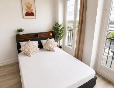 Standard Double Room with Shared Bathroom