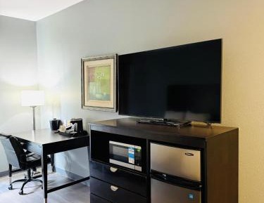 Family Suite with Two Queen Beds - Non-Smoking
