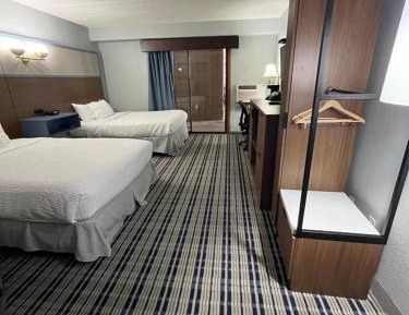Poolside Deluxe Queen Room with Two Queen Beds - Mobility Access/Non-Smoking