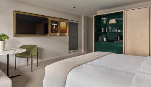 Premium Large King Room